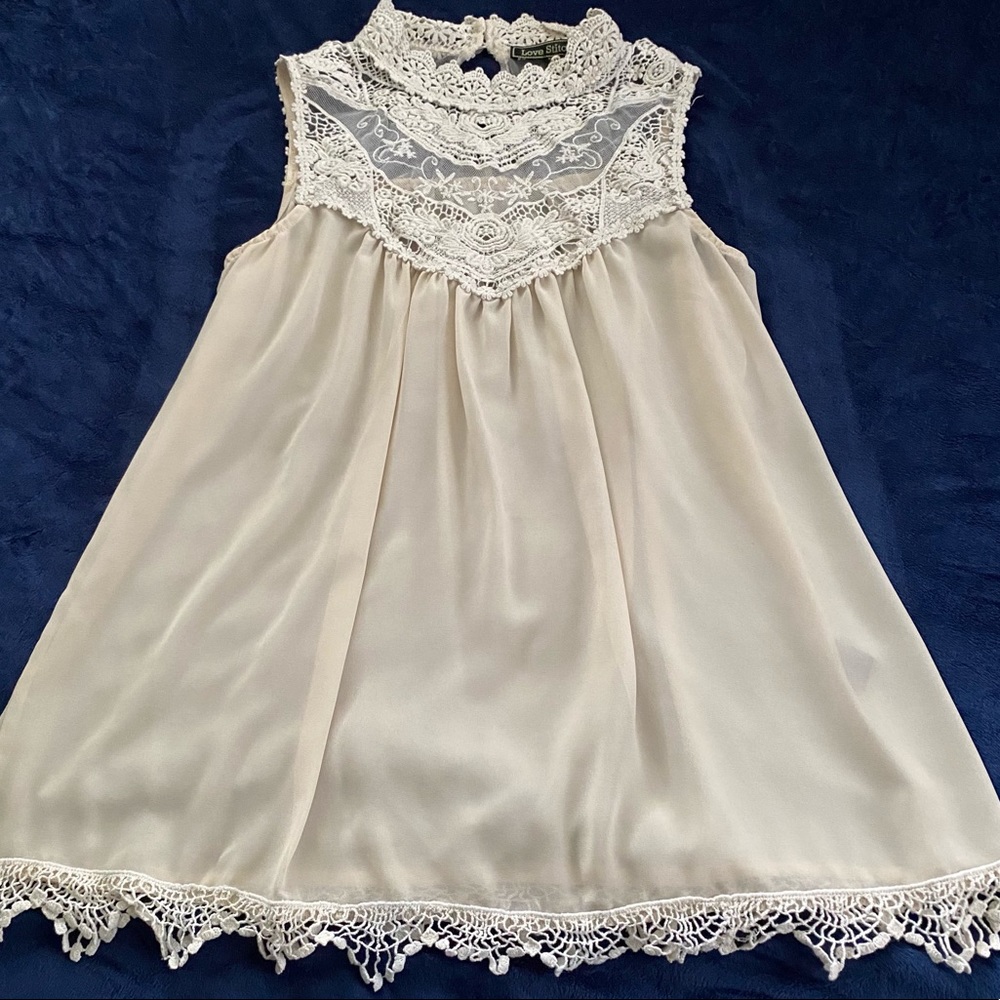 Love Stitch Sleeveless L Blouse